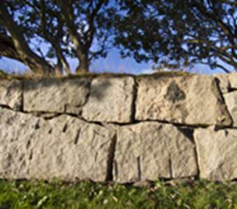 Rubbelmur i Bohusgranit.